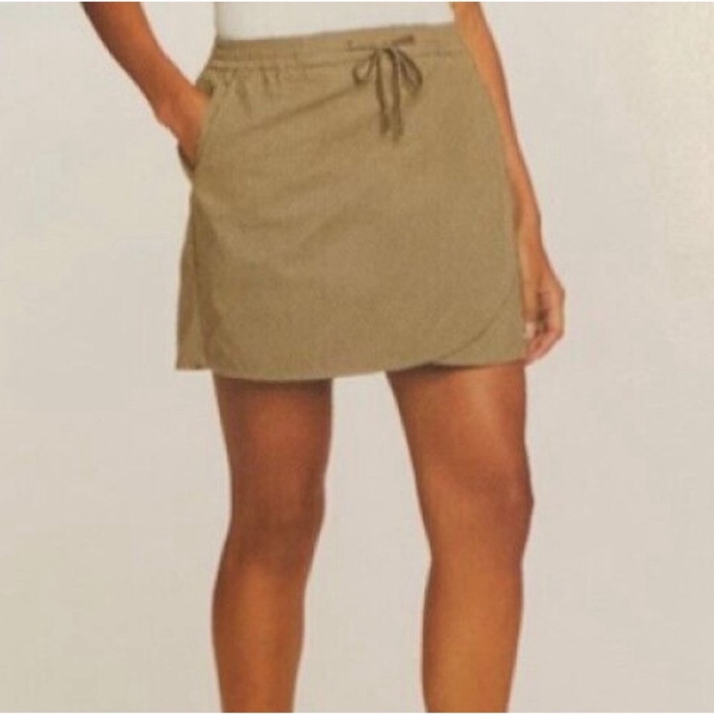 Eddie Bauer Skort Tan Beige Skirt Shorts Drawstring quick Pockets Dry 8 10 M